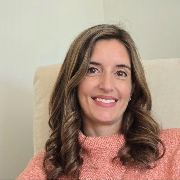 Meet your Posher, Rachel - Picture 1 of 2